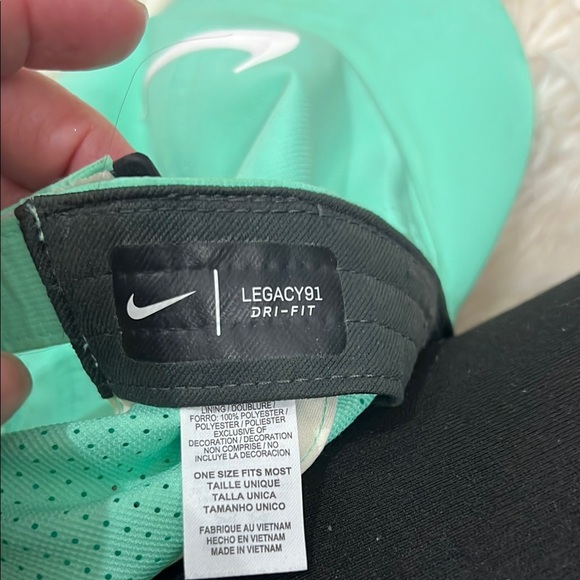 Nike Fresh Green Sports Cap - Picture 4 of 4